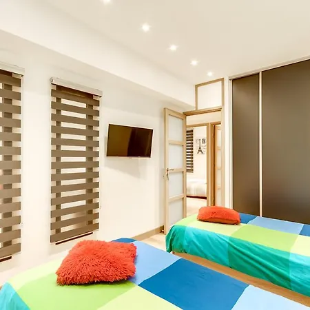 Just Renovated 138m2 On The Seine Paris