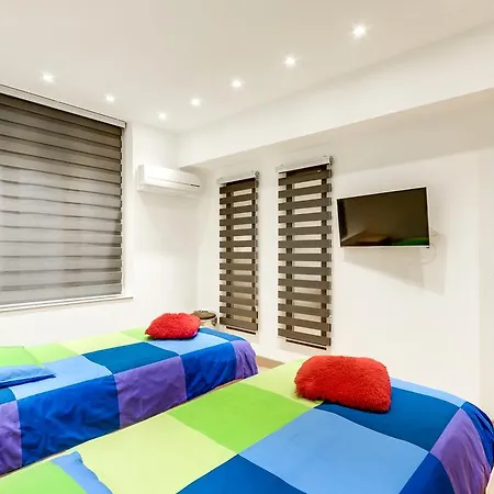 Just Renovated 138m2 On The Seine * Paříž