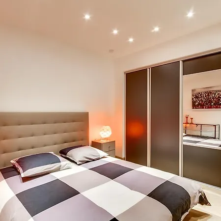 Just Renovated 138m2 On The Seine * Paris