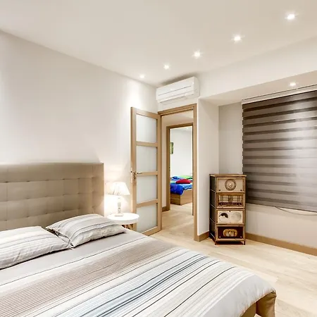 Just Renovated 138m2 On The Seine Apartment *