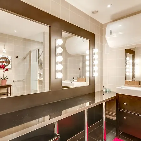 Just Renovated 138m2 On The Seine Paříž
