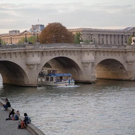 Just Renovated 138m2 On The Seine Paris